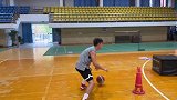 突破拉回借助挡拆突破，提高打挡拆后处理球的能力