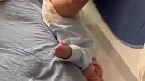 妈妈让爸爸带娃回来后惊呆了