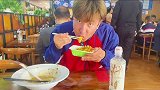 大渡河水很清，逆流而上，到海螺沟