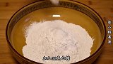 一碗糯米粉，开水一烫，教你炸空心麻团，不开裂不塌陷，个个空心