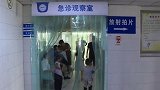 江苏一男子请客吃火锅朋友全中毒：刚出店门就倒