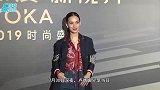 韩庚卢靖姗夫妇合体亮相，头挨着头十字相扣，高调秀恩爱