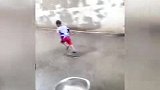 盘点人类幼崽的倒霉瞬间，既心疼又好笑