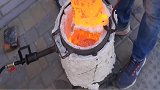 将1500℃熔岩倒在绞肉机中会怎样？老外测试，结果意想不到