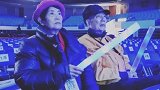 任贤齐跨年演唱会两老人提前入场，揭开真相让人泪目