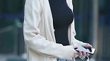小姐姐不只是颜值高，身材前凸后翘简直完美，一双腿又长又白又直