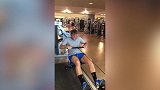 玩太大！油管网红掀起花样挑战旋风 健身房叫声惊人