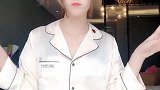 穿上新买的睡衣跳就完事了