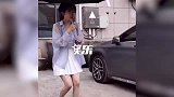 张含韵着短裙求代拍别蹲下，杨幂也遇猥琐角度，网友抵制代拍行为