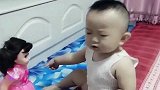 给宝宝买了一个玩具，接下来这一幕，看完不许笑！