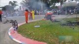 竞速-14年-不作就不会死！四人骑自行车穿火墙一人引火上身-新闻