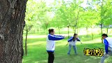 学生脚臭被嫌弃，洗脚需要选择工具，没想花500元买了个马桶刷