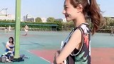 小姐姐一直站在这看学长打篮球，网友真的好羡慕这个学长！