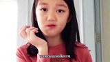 李亚鹏带女儿吃路边摊，李嫣只顾玩手机，连筷子都不想拿