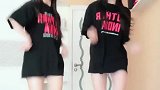 双胞胎姐妹跳舞，胖瘦不同肤色不同，你还看出其他不同之处了吗？