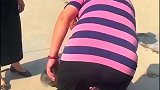 院子借老太太种菜，结果要宅子