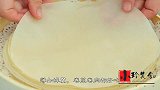立春做春饼多加两样东西，柔软筋道撕不破卷不烂，每张都薄如蝉翼