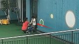 合肥一幼儿园老师疑似天台上掌掴幼童 ，教体局：已介入调查