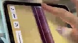 女生封校被困在宿舍，只好用平板演奏乐器
