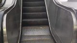 女子拍到扶梯逐渐坏掉的过程