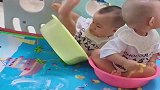 自从生了一对双胞胎，每天都要上演搞笑的一幕，简直就是活宝啊