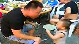 爸爸的搞笑带娃，宝宝被爸爸气哭了