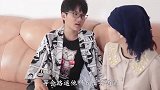 小伙下跪借钱救母亲，舅妈有钱也不借，七年后舅妈一家报应来了