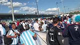 倒计时4小时 成百上千阿根廷球迷等待入场