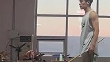 学生：教练用四字成语形容一下我们，教练：百花齐放