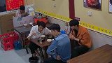 河南南阳：帅哥组团出没小餐馆 老板：难怪我找不到女朋友