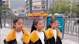马路上偶遇三胞胎姐妹，这是谁家的女儿，这爸爸有福气了