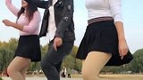 小哥哥和两个妹子跳舞，太让人羡慕了