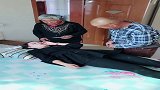 爷爷和奶奶合伙整蛊孙女，结果却偷鸡不成蚀把米，爷爷遭殃了