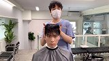 男生头顶平两边翘神似蜻蜓队长，希望通过新发型开启一段全新恋情