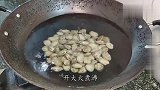 年夜饭做一道蒜蓉花甲，几分钟就搞定，鲜香可口，大人小孩都爱吃