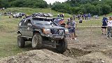 普切罗基4x4越野车，强悍越野能力