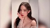 欧阳娜娜有多自信？外套故意穿成露肩，看到坐姿后：这谁扛得住！