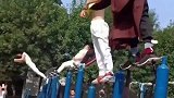 公园里锻炼的大爷大妈们才是真正的高手！