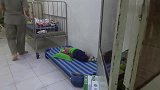 在福利院的孩子活着就好，太可怜了！生孩子一定要深思熟虑！