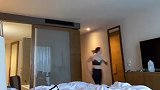 澳洲女子在隔离酒店内跑完半马 网友：我就想问问她晕不晕