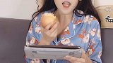 美梦刚要成真，就收到了来自妈妈“温柔”的抚摸……