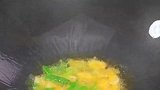 大闸蟹烧年糕，真的太好吃了，吃完还要嗦手指