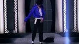 迈克尔杰克逊唱歌跳舞总是那么撩，帅气十足