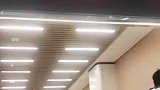 离婚登记处排起长队，网友见状议论纷纷