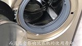 原来洗衣机上有个“小机关”，打开脏水流出来，衣服洗得还干净