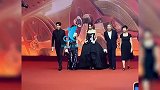 周冬雨倪妮窦靖童张子枫等齐亮相上影节，风格迥异上演争奇斗艳