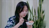 谭松韵吃满满一碗饭，谁注意其他人的碗里，这就是差距啊