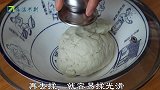 一碗面块，冷水一泡，筷子一搅，方法简单，一看就会