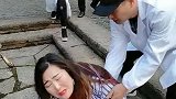 老公带医生来抓我回医院，想哭