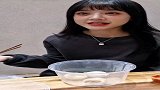 昨天有人说我丑，我当时就哭了，我很难过很心疼他，年纪轻轻就瞎